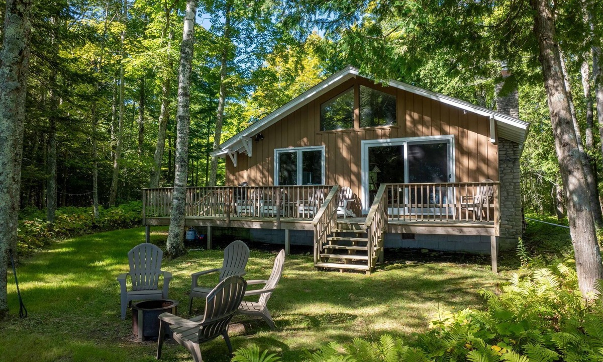 Sturgeon Bay Cottage | 1+ Acre/200 Feet of Lk Michigan Shoreline! -Aug 15-22/Labor Day Wknd Available!