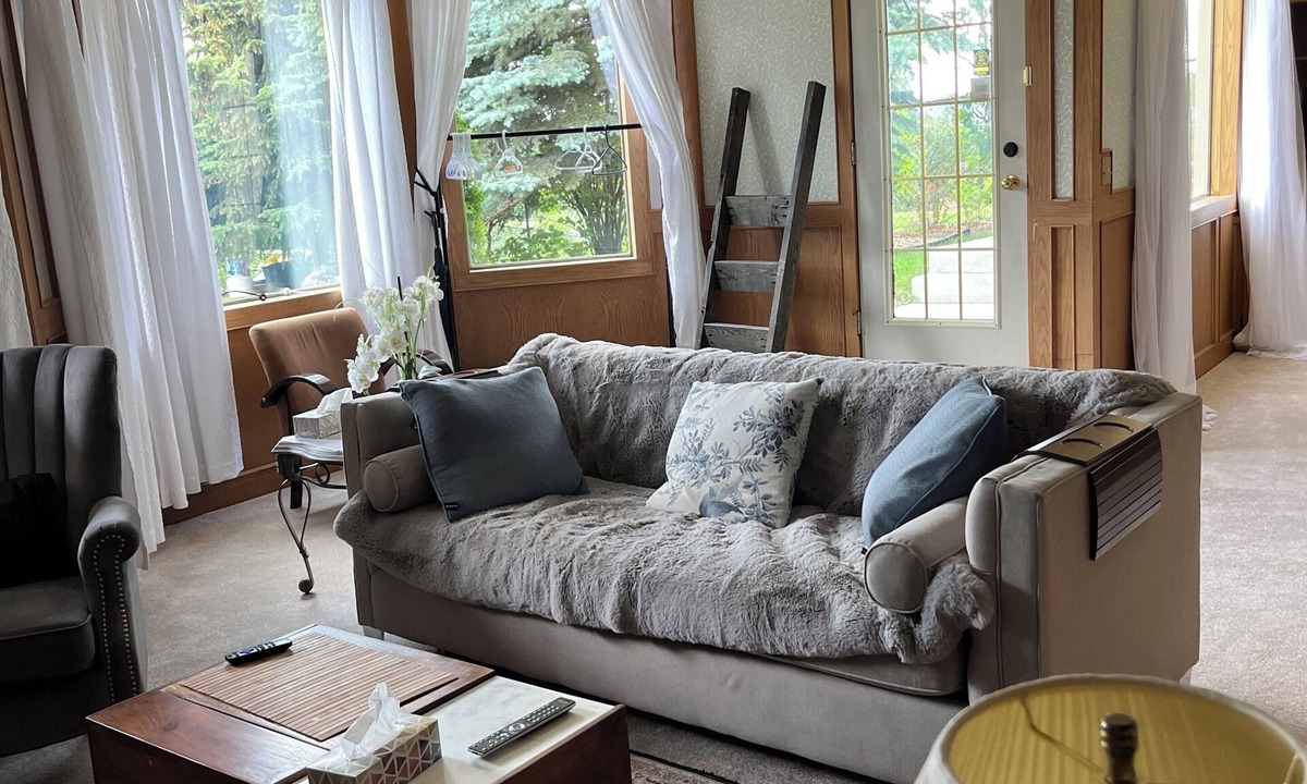 Southeast Calgary Apartment | 1 bdm walkout bsm suite Apto.