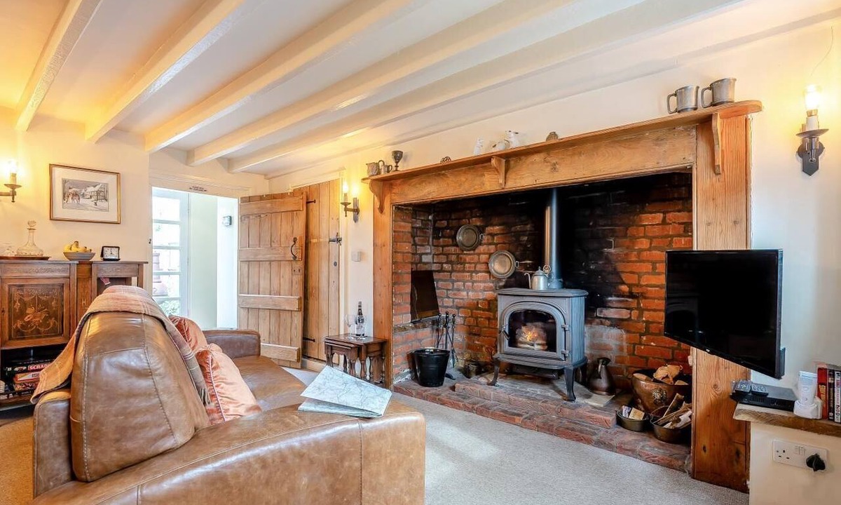 Bretforton Cottage | 1 Bed in Evesham (oc-55177)