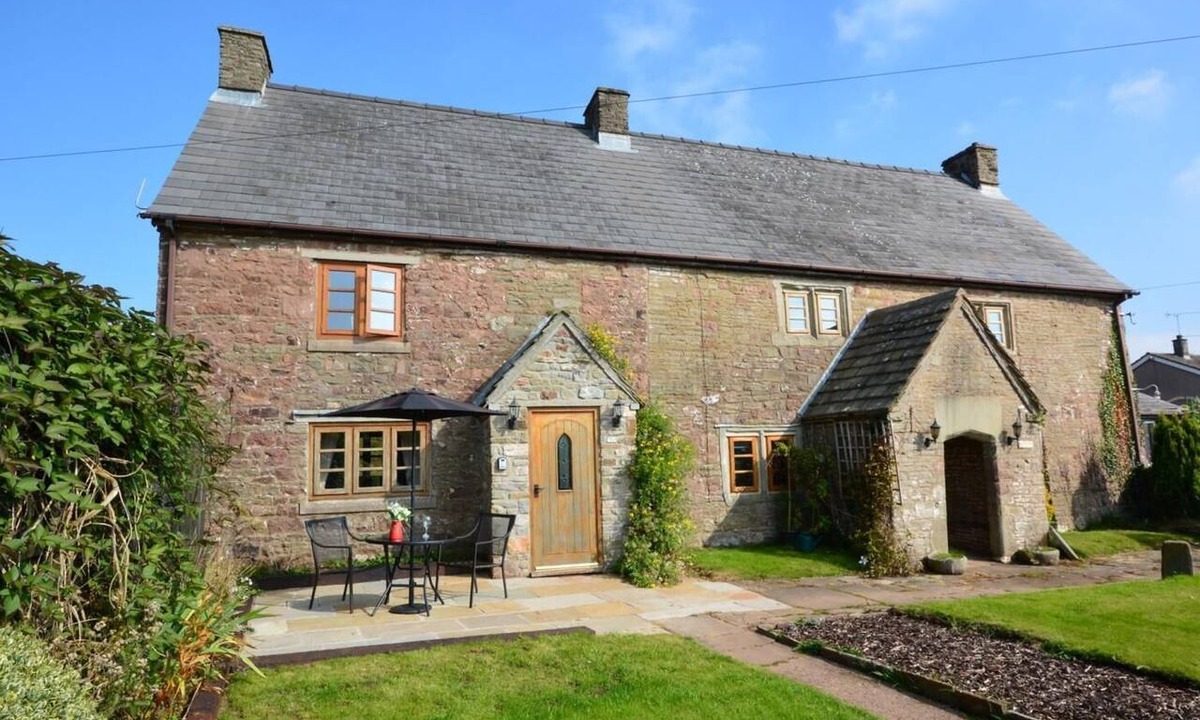 Lydney Cottage | 1 Bed in Lydney (oc-37217)