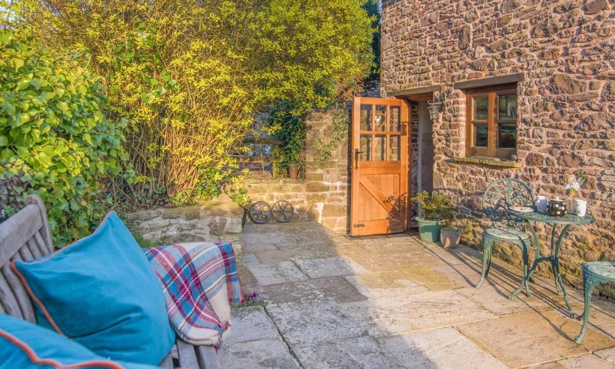 Usk Cottage | 1 Bed in Usk- (oc-79936)