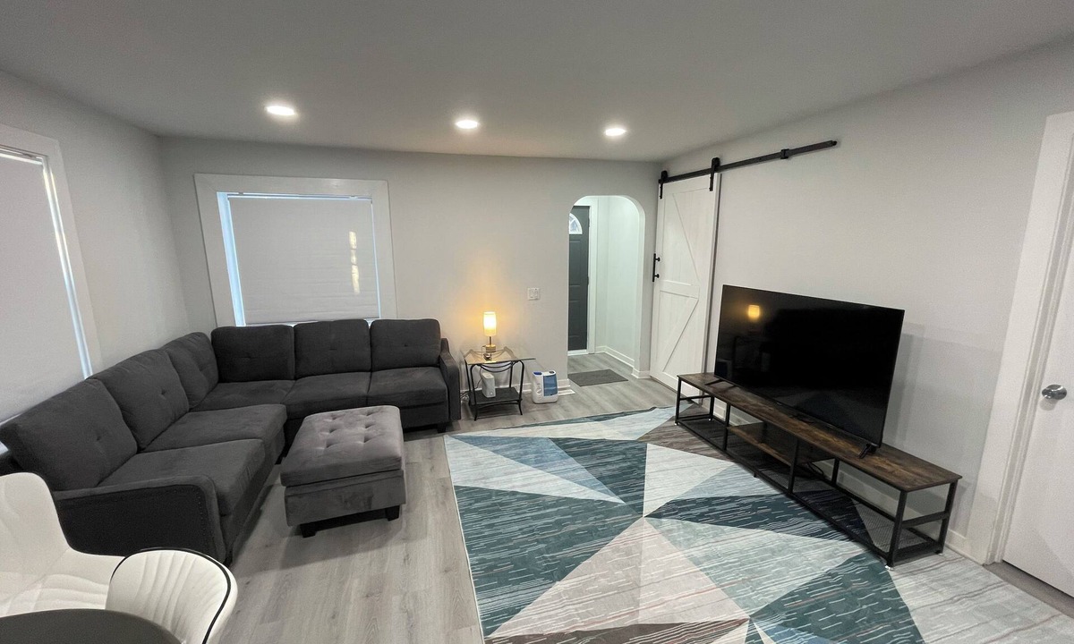 Lansing House | 12 Minutes from MSU, 3 Bedroom House with Laundry