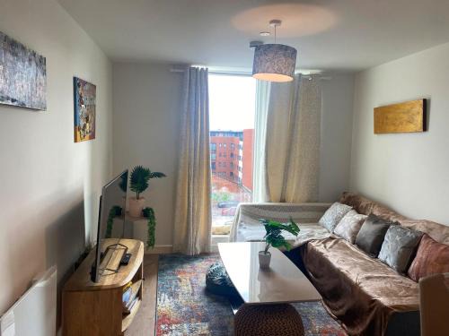 Bordesley Apartment | #164 City Escape at Sapphire Court-Sleeps 6