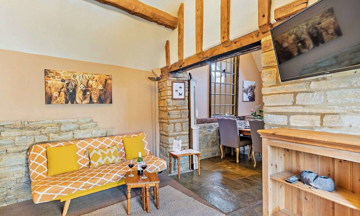Ardens Grafton Cottage | 2 Bed in Bidford-on-Avon (94332)