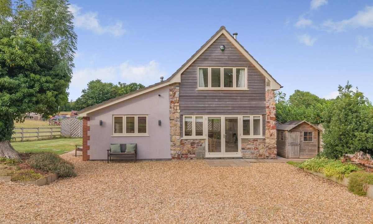 Barrow Gurney Cottage | 2 Bed in Bristol (oc-72582)