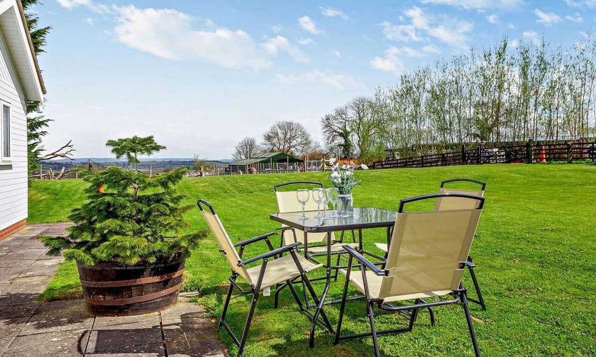 Chew Magna House | 2 Bed in Bristol (oc-05135)