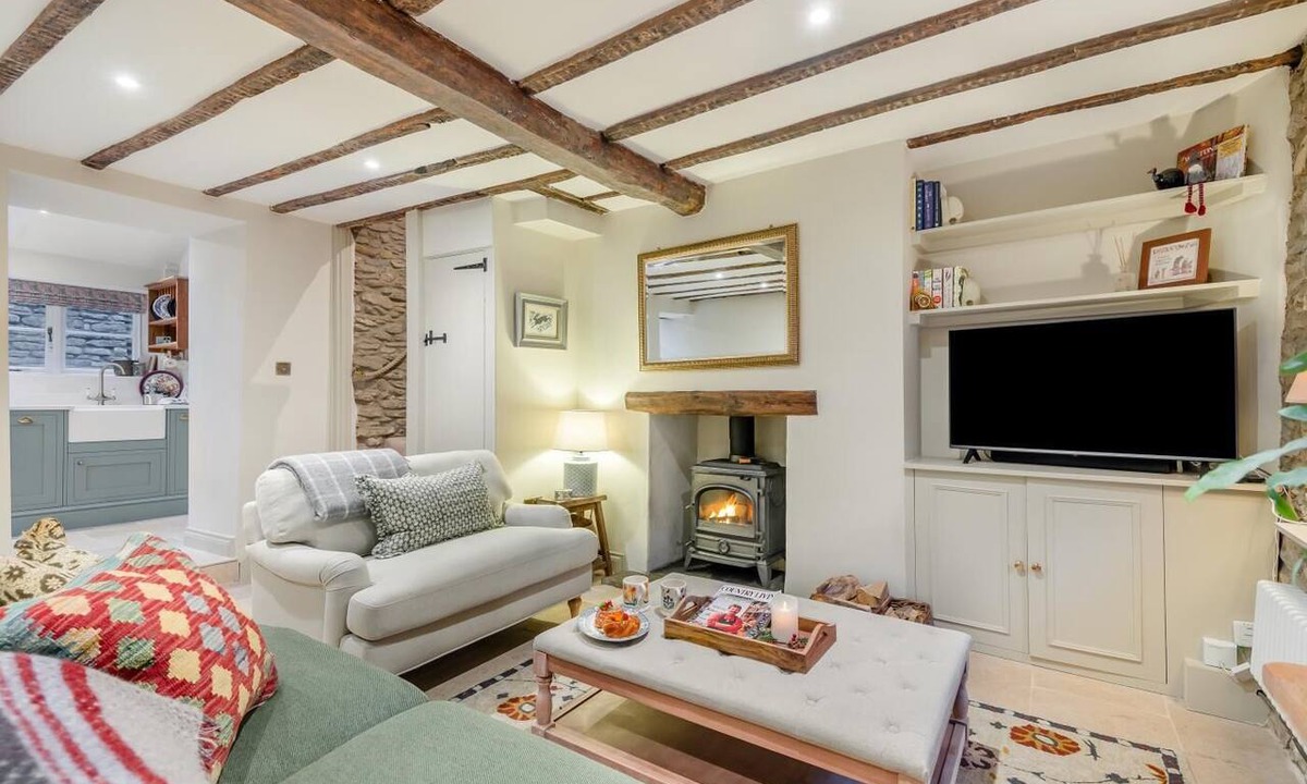 Malmesbury Cottage | 2 Bed in Malmesbury (oc-f34728)