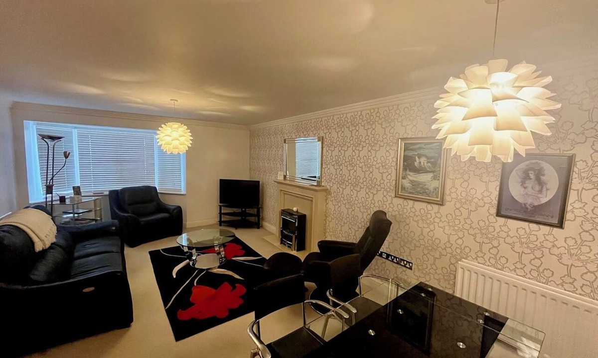 City Centre Apartment | 2 bedroom town centre apartmnet with free parking
