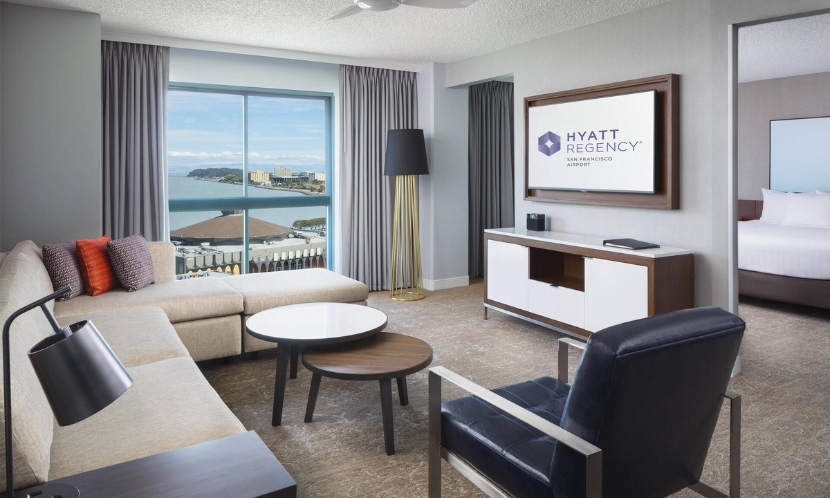 Burlingame Hotel | 2 Connecting Suites at a 4⭐️ Hotel