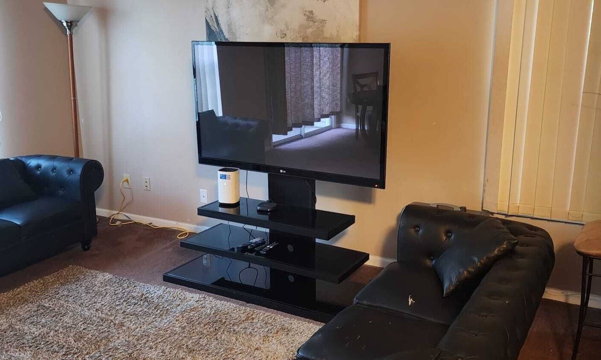 Indianapolis Condo | 2 Master bedrooms condo with Two walk in Closets and half bath main floor
