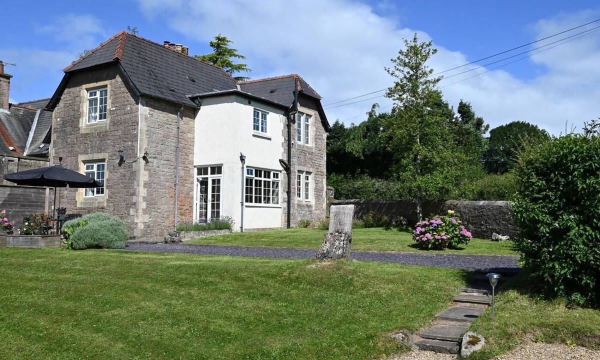 Chepstow Cottage | 3 Bed in Chepstow (oc-81047)