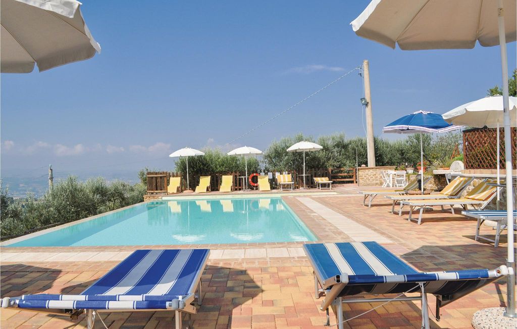Collazzone Apartment | 3 bedroom accommodation in Collazzone PG