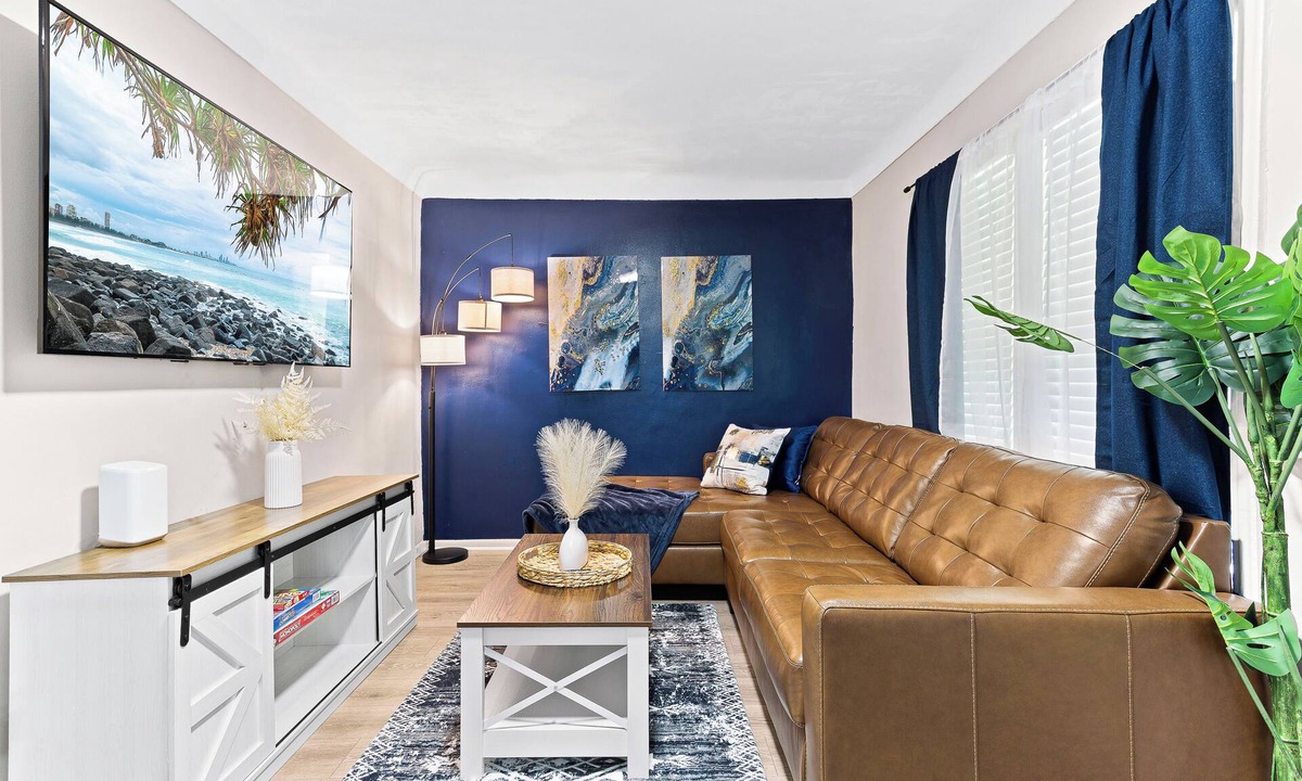 Dearborn Heights House | 3Bds-Wif-Fi -30+Day/Work-Friendly Spacefor travel