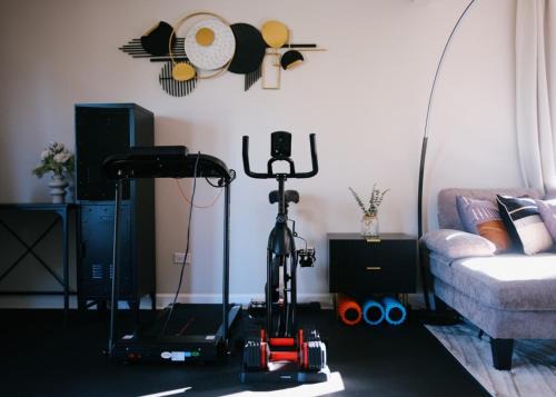 Dunning Apartment | 3BR Modern Apt Gym Workspace Quiet Location