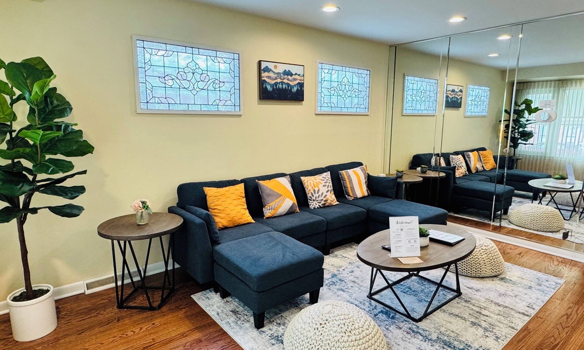 Ducktown Apartment | 3BR Vintage Apt Patio Walk to McKinley Park