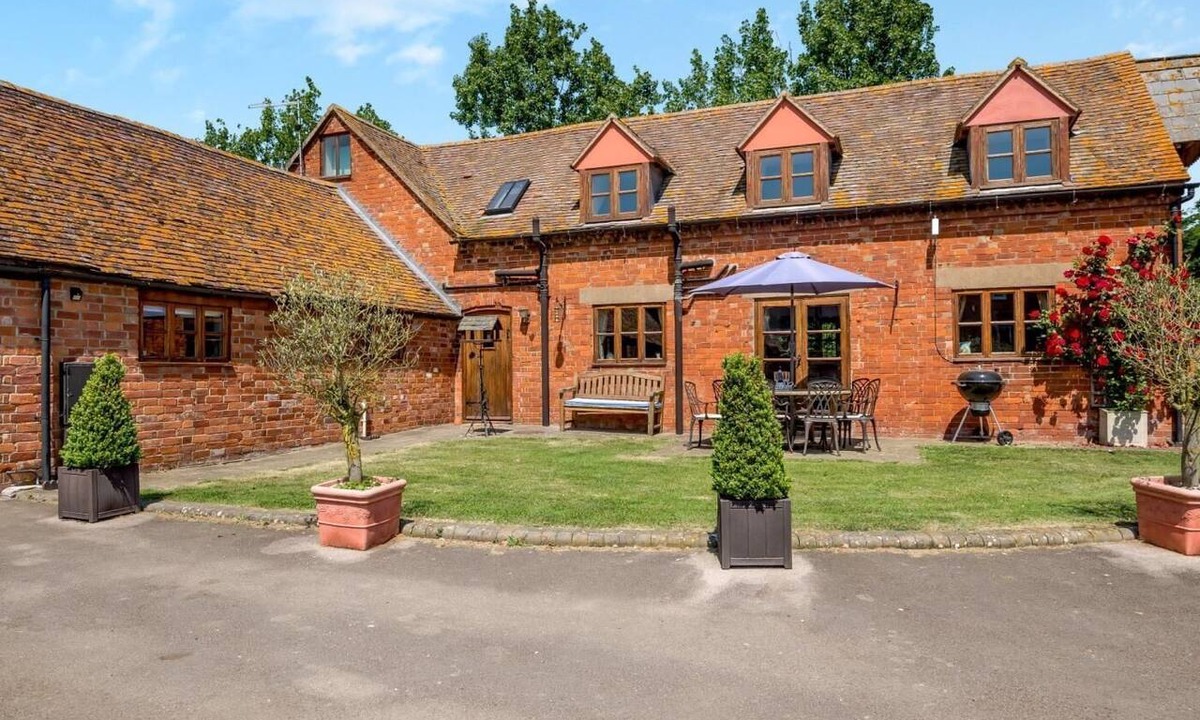 Tirley Cottage | 4 Bed in Gloucester (oc-41216)