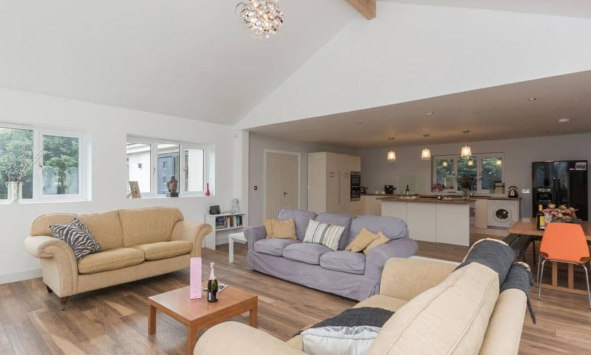 Henley-in-Arden House | 4 Bed in Henley-in-Arden (oc-l30381)