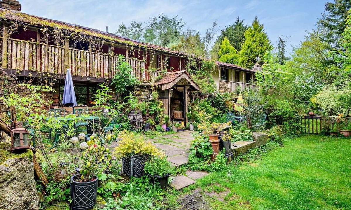 Lydney Cottage | 4 Bed in Lydney (oc-55969)