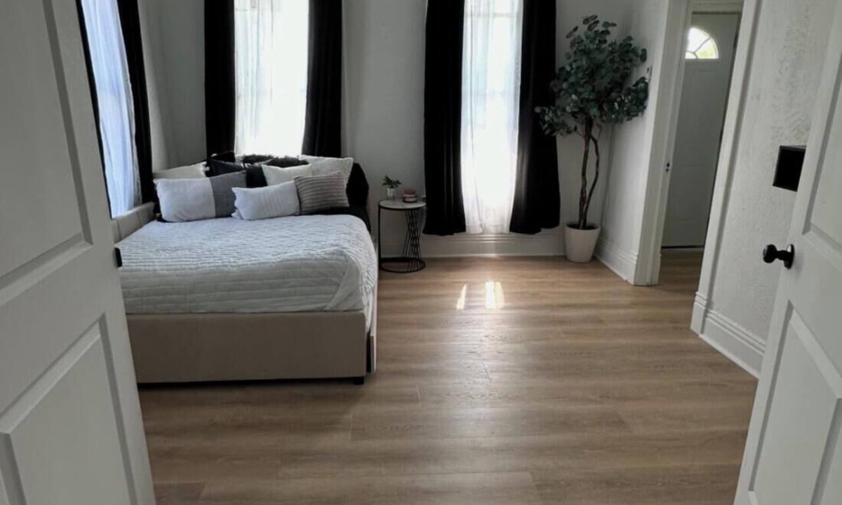 Michigan City Apartment | 4 bedroom beautiful modern apartment near Data center fully furnished