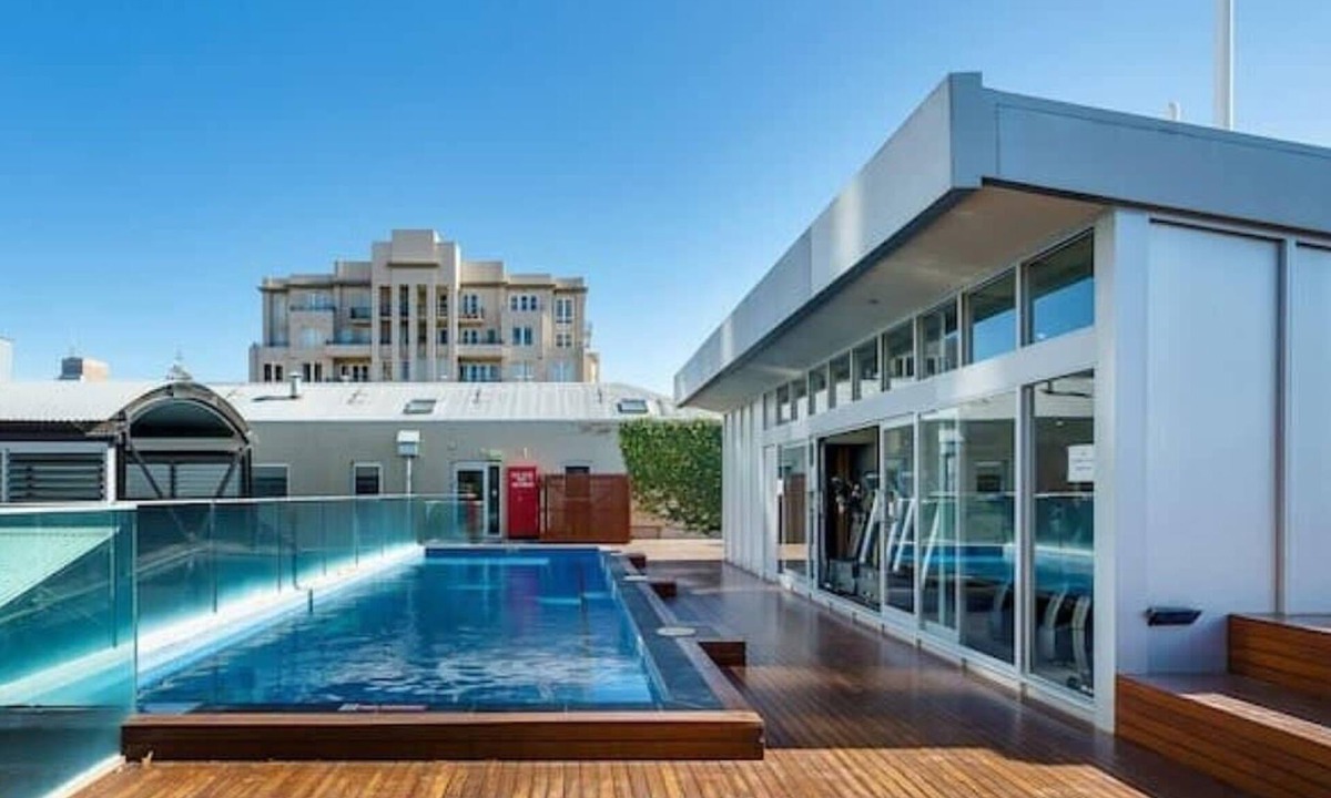East Melbourne Apartment | 4-Person Apartment With Parking Min From CBD