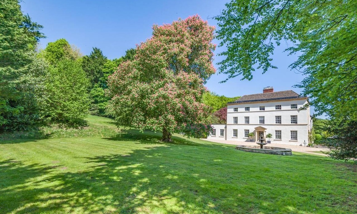 Inchbrook Cottage | 5 Bed in Minchinhampton (oc-h32022)