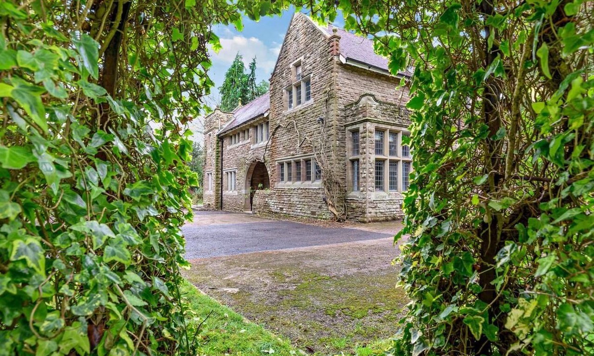 Monmouth Cottage | 5 Bed in Monmouth (oc-94050)