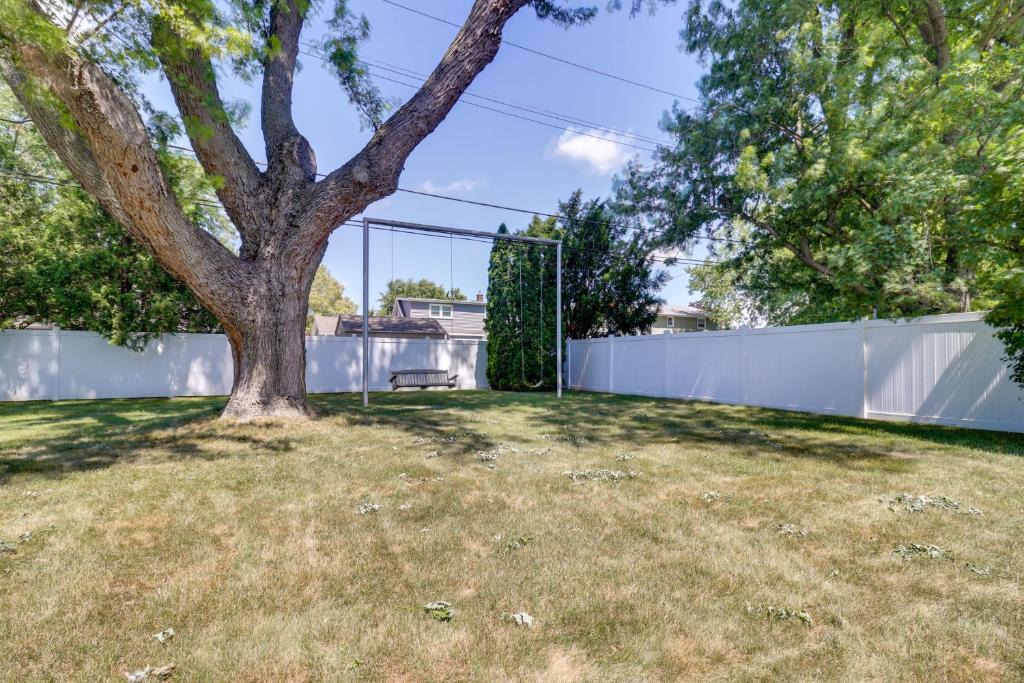 Monroe House | 5 Mi to Lake Erie! Cozy Monroe Home & Private Yard