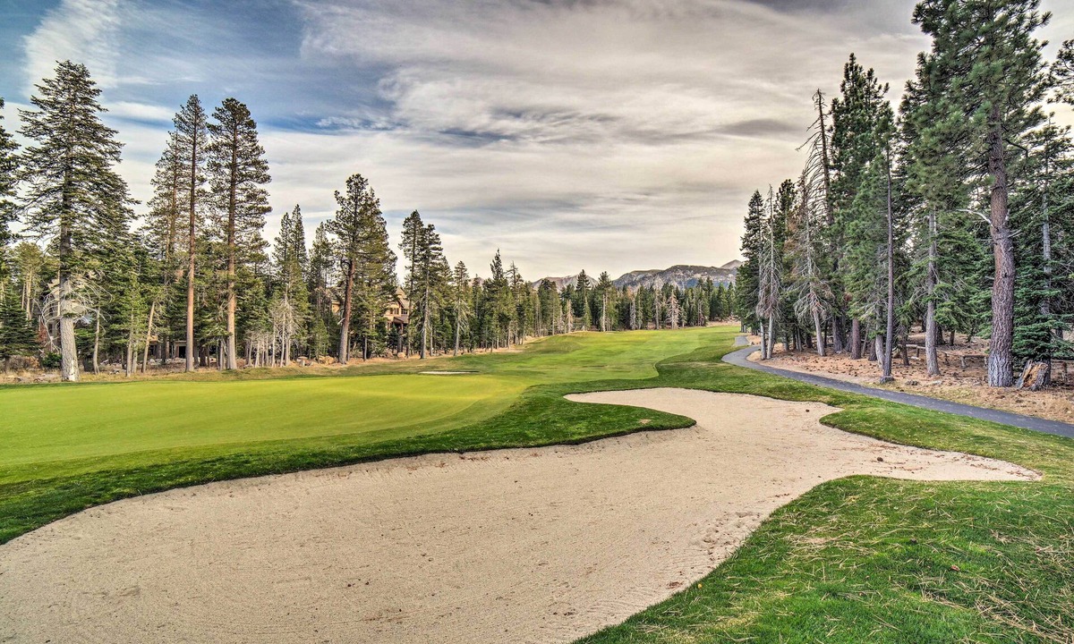 Majestic Pines Apartment | 5 Mi to Mammoth Mtn Ski Area: Condo w/Views!
