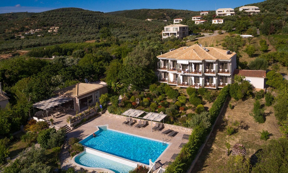 Messinia Apartment | 5 minutes walk from beach cozy Studio w/pool and views of Navarino Bay.