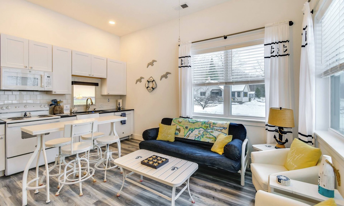 Traverse City House | 6 Mi to Traverse City! All-Season Family Getaway