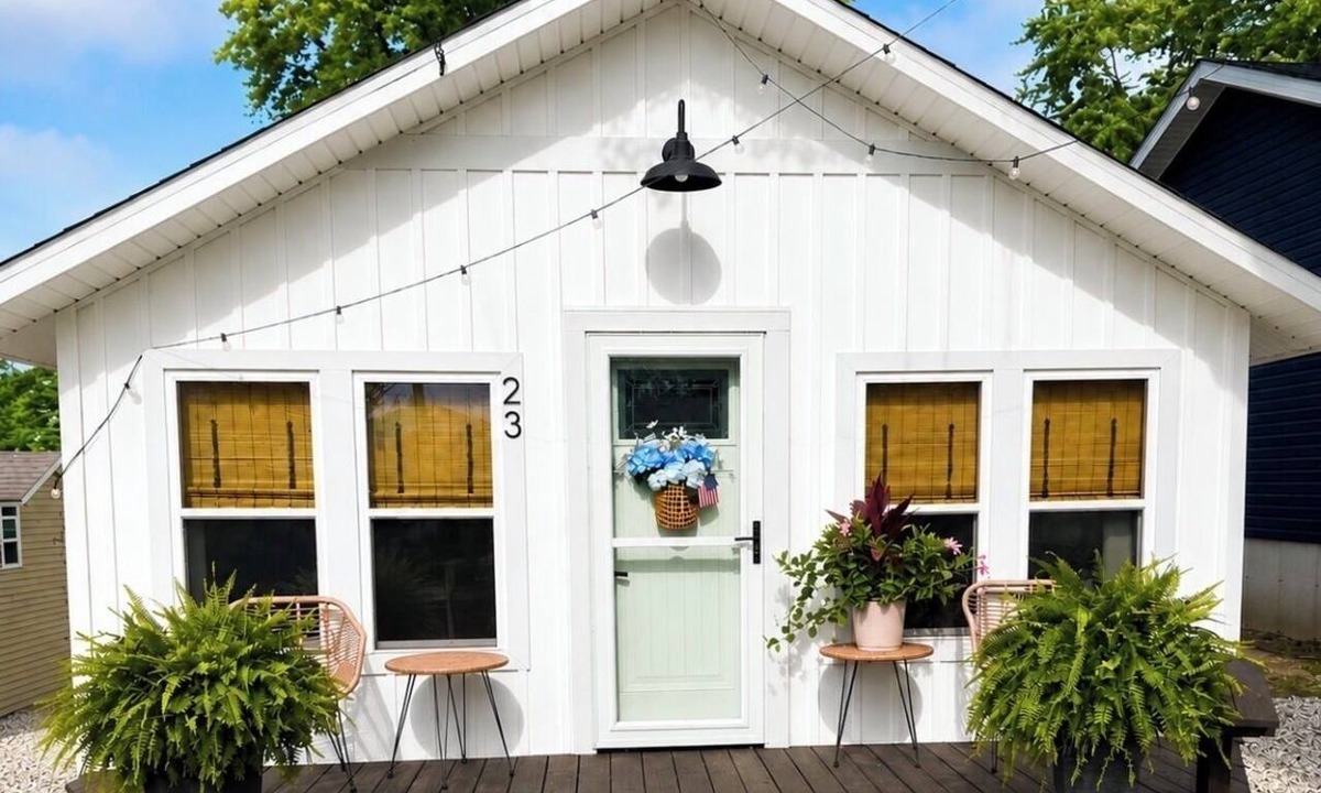 Warsaw Cottage | Adorable 2-bedroom cottage with lake access to Big Barbee