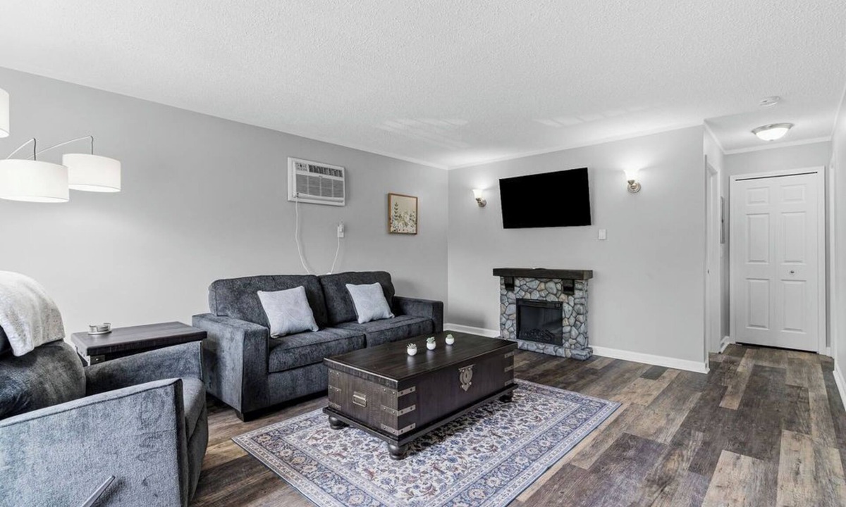 Holly Apartment | Adventure Acres- Suite A1