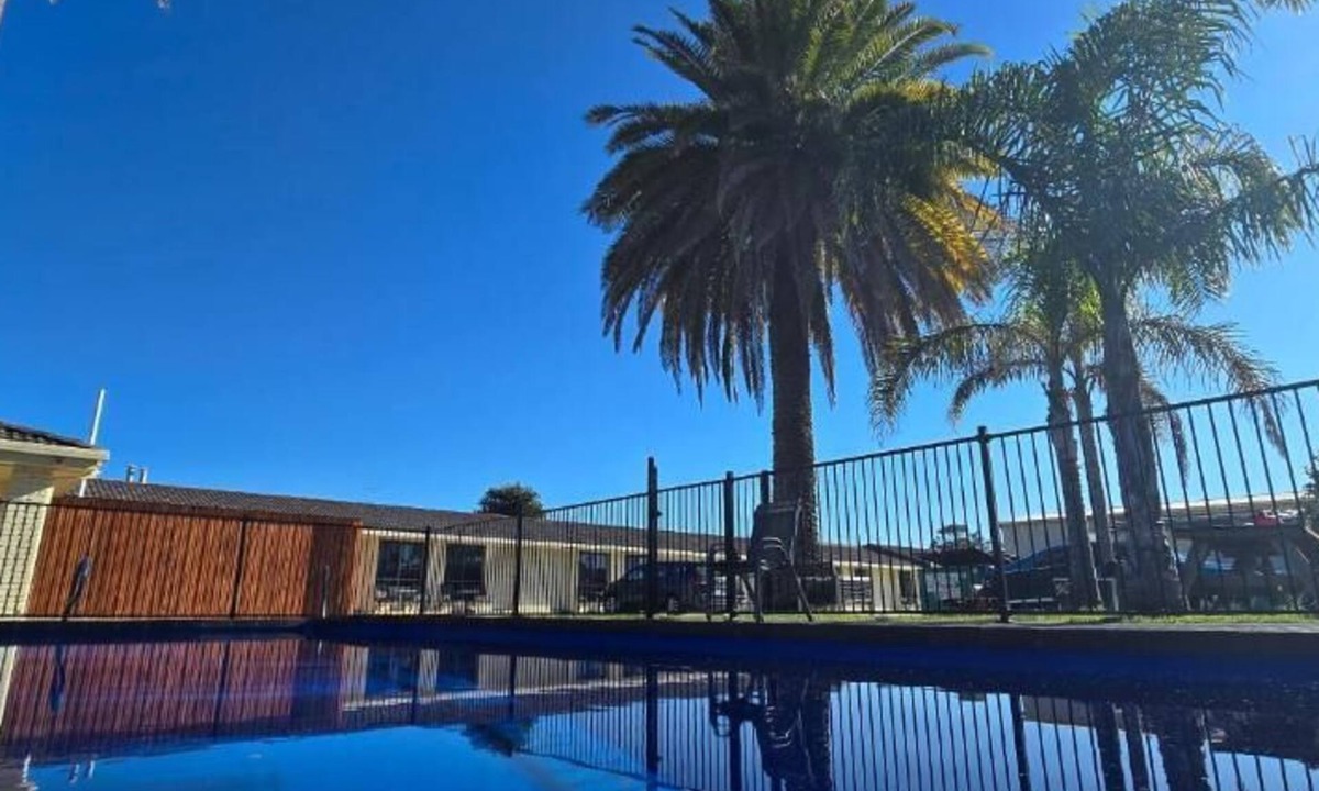 Lakes Entrance Hotel | Albatross Motor Inn