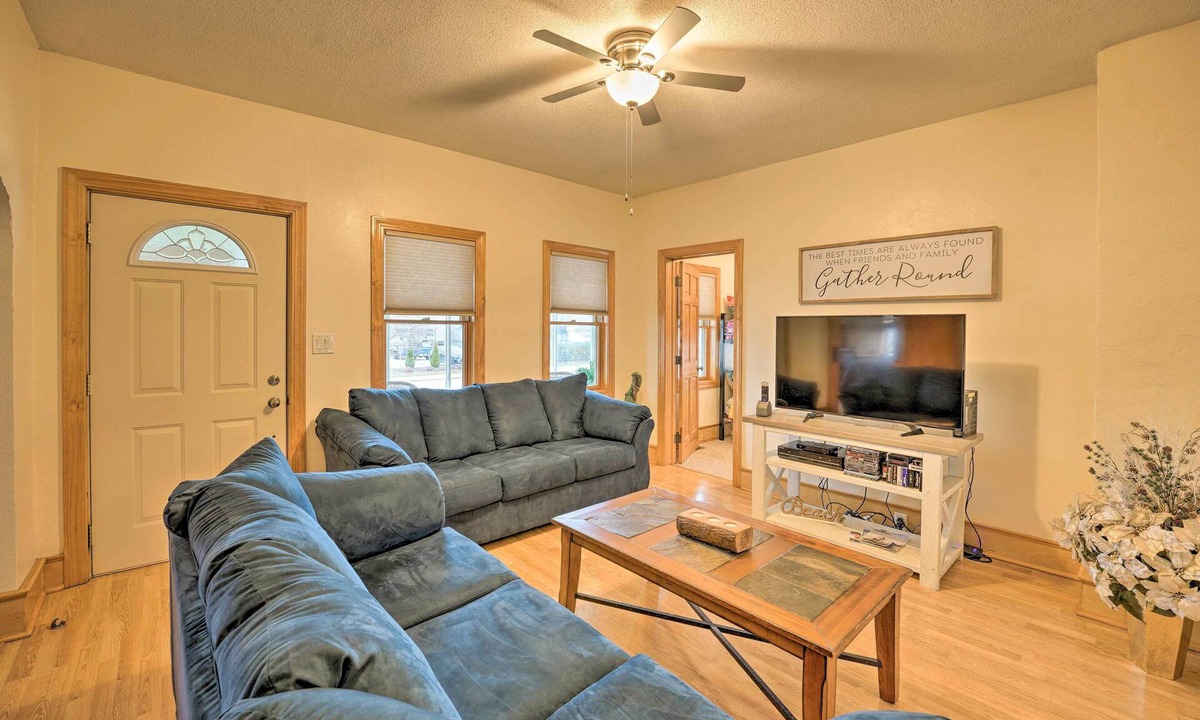 Grand Haven House | All-Season Grand Haven Getaway with Deck!
