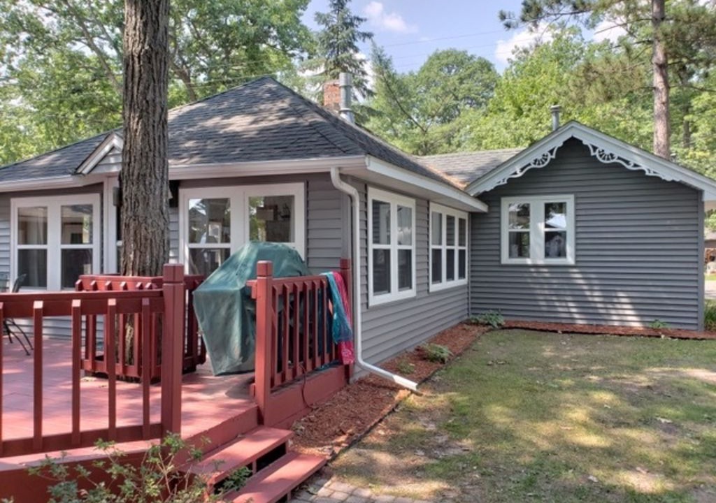 Higgins Lake Cabin | Amazing Cabin directly on Higgins Lake - Voted #1 Lake for Beauty and Clarity!