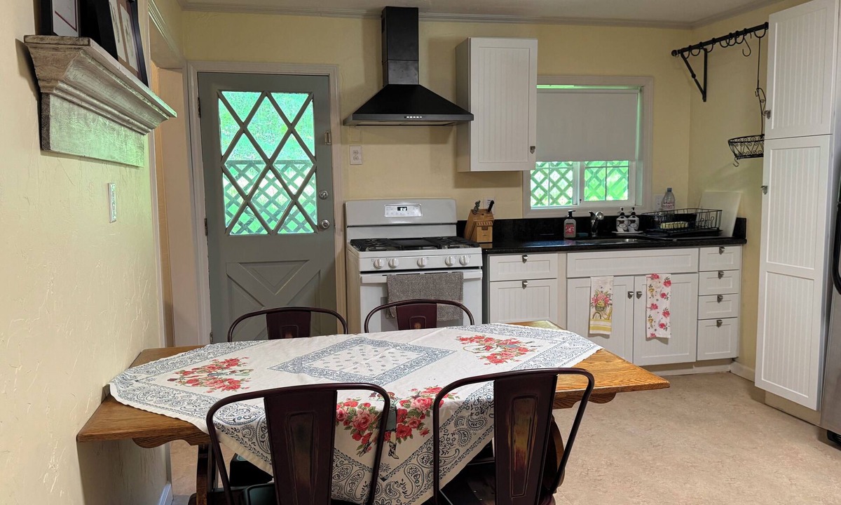 Sutter Creek House | An easy stroll to historic Sutter Creek, 3-bedroom, 2 bath charmer