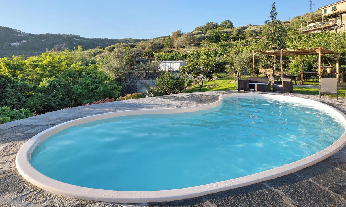 Gorra Apartment | Apartment 'Casa chicken - mare, monti e bikers' with Mountain View, Shared Pool, Garden & Wi-Fi