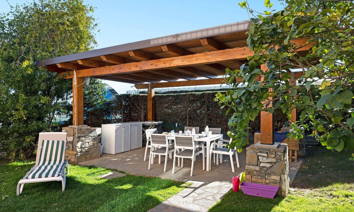 Campochiesa Apartment | Apartment 'Home Charlene' with Garden and Wi-Fi