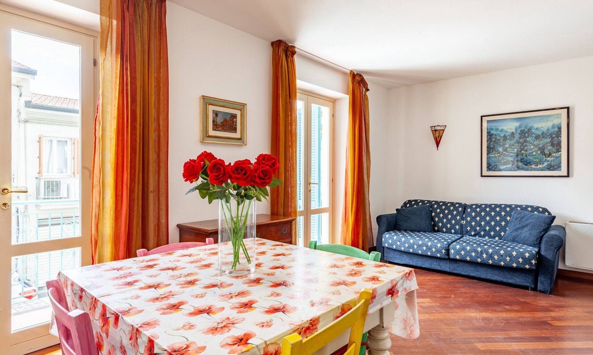 Viareggio Apartment | Apartment 'La Dimora Di Viareggio' with Balcony, Wi-Fi and Air Conditioning