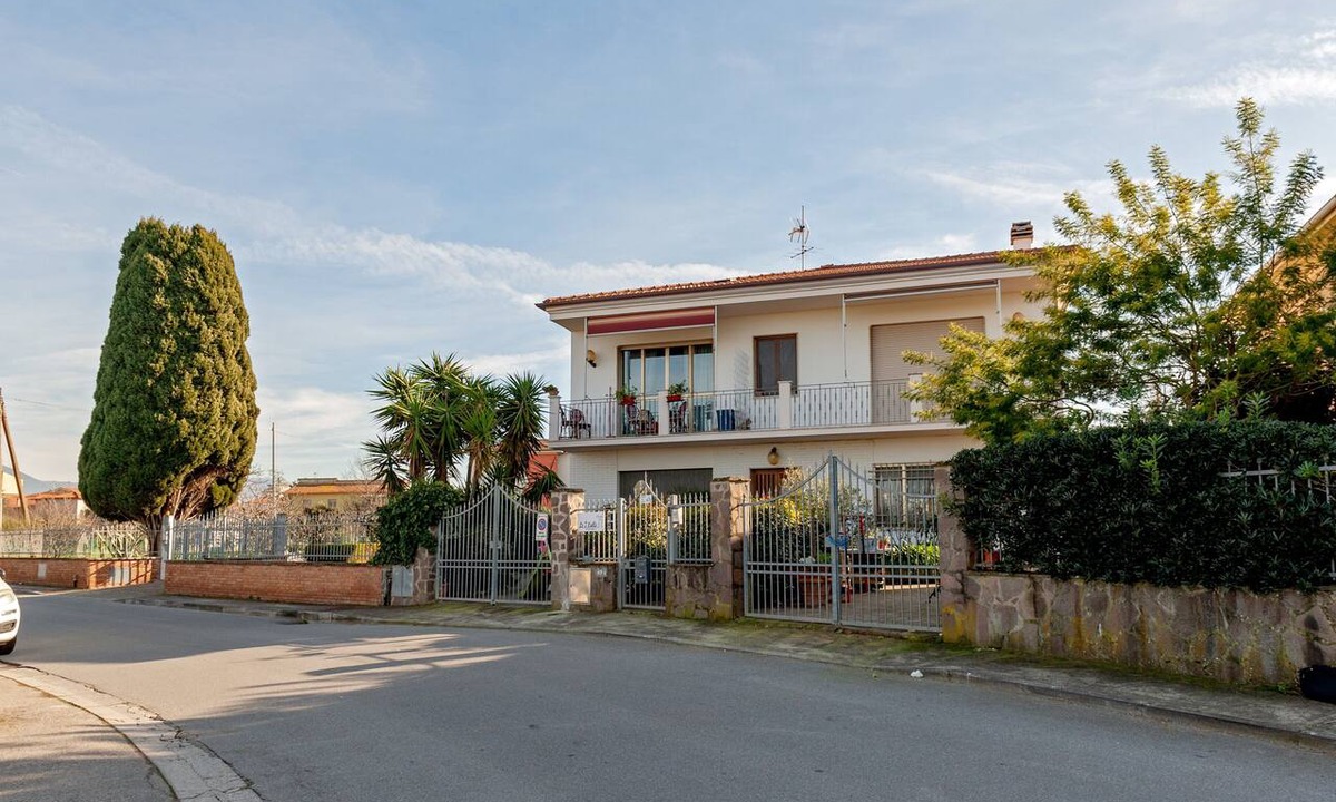 Pisa Apartment | Apartment 'Le 7 Calle - Ground Floor' with Shared Garden and Wi-Fi