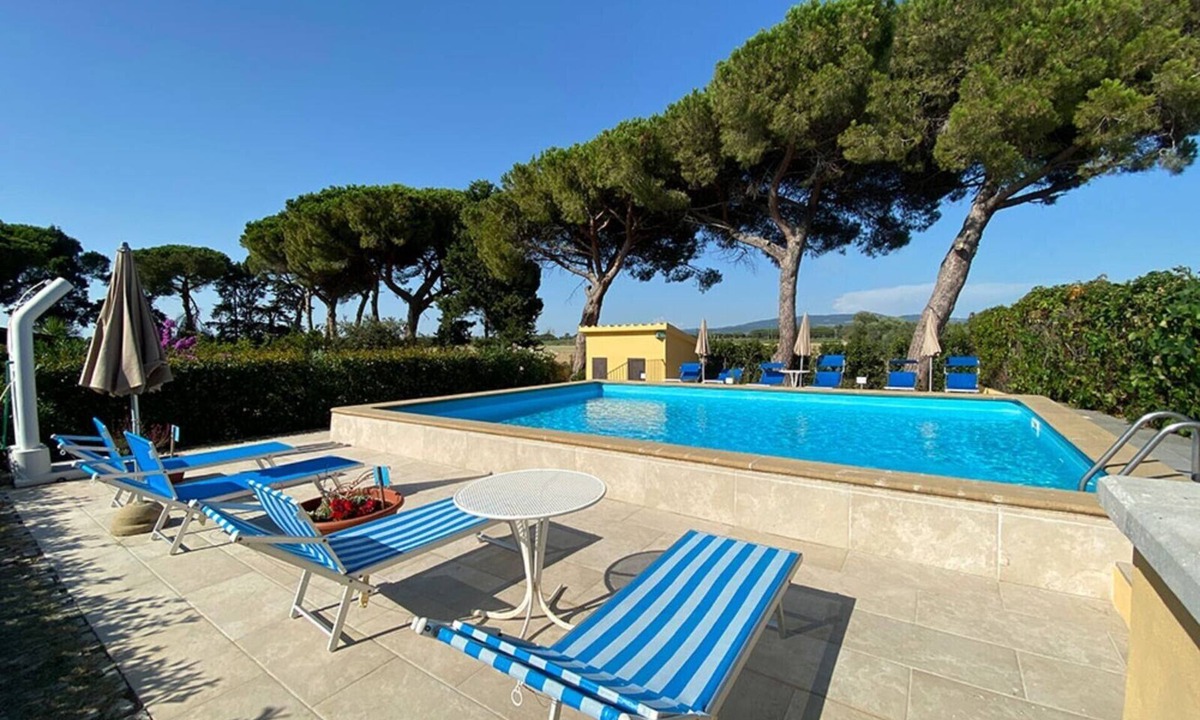 Cecina House | Apartment 'Podere Nuti - 3 Vallino' with Shared Pool, Garden, and Wi-Fi