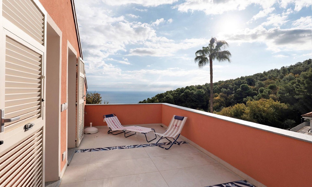 Andora Apartment | Apartment 'Verde Mare' with Sea View, Private Terrace and Wi-Fi