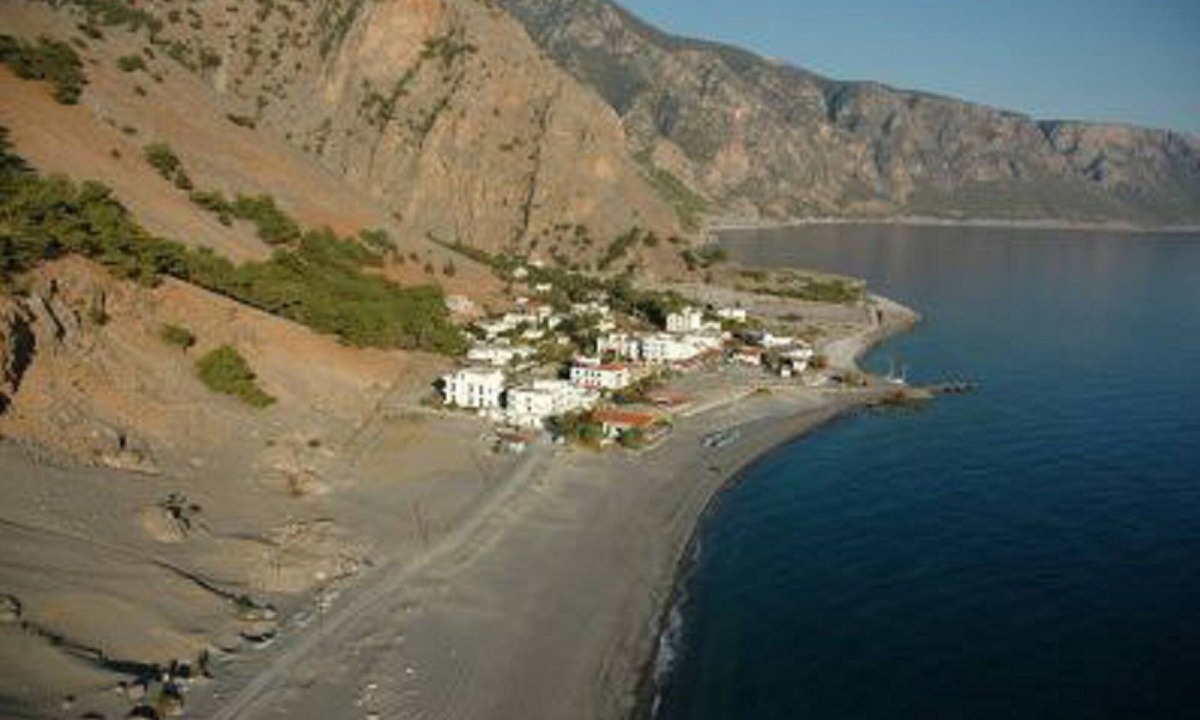 Agia Roumeli Apartment | Artemis Studios, Agia Roumeli. Large, quiet & clean, close by to the sea.