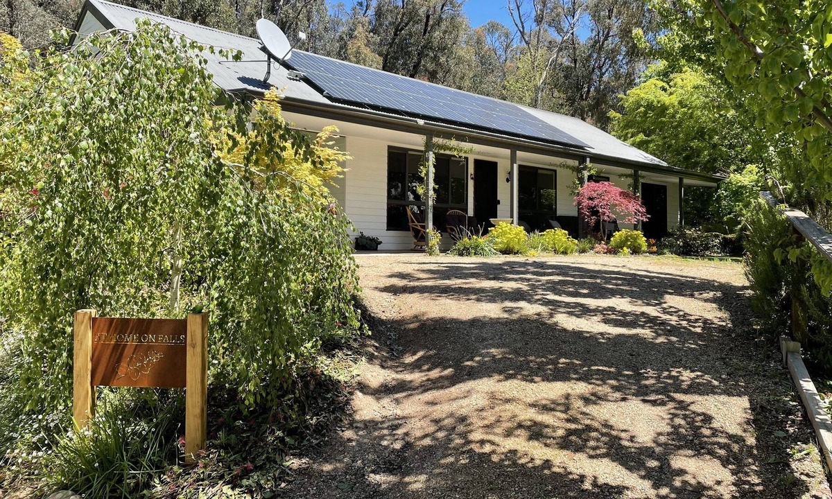 Marysville House | “At Home On Falls”