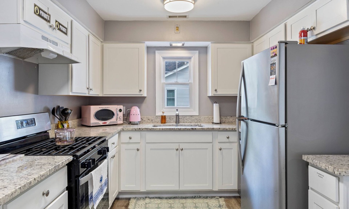Westmont House | Aunt Betty's Cottage a whimsical House large yard pet friendly in Westmont Il