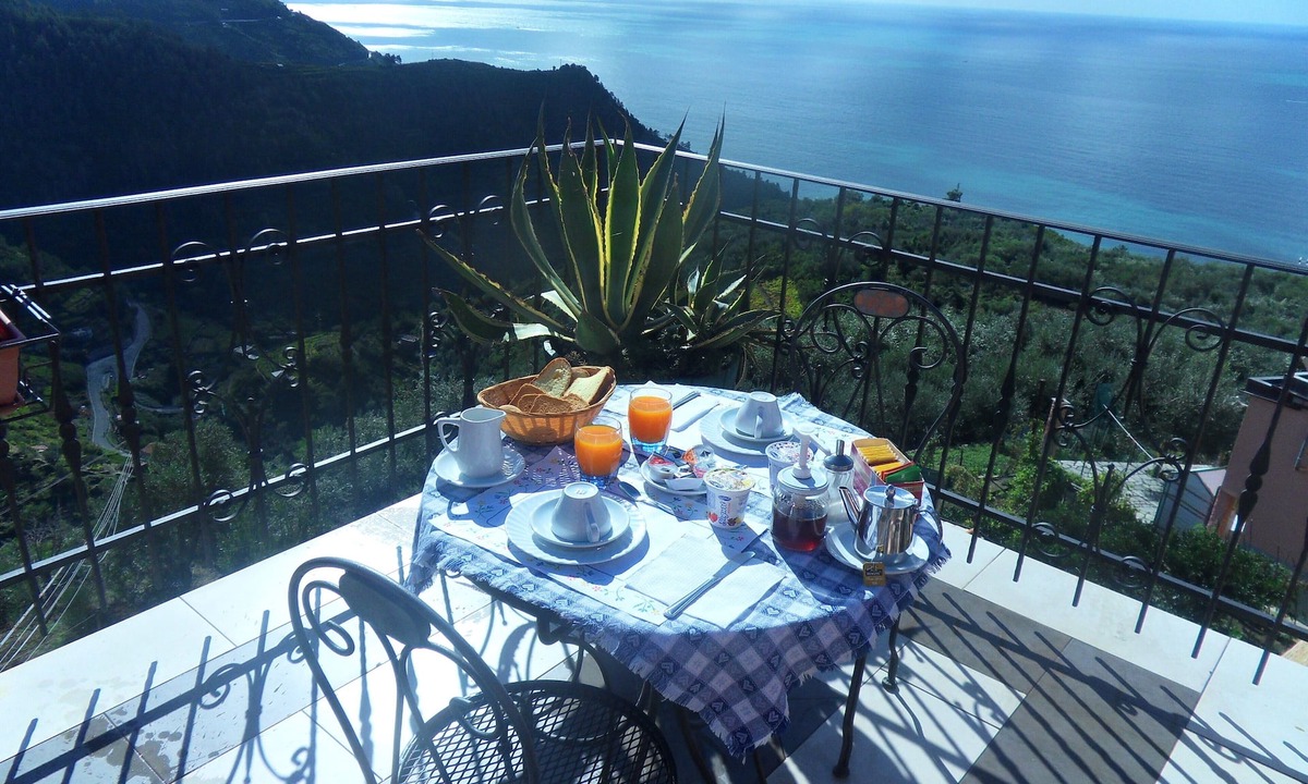 Volastra Bed & Breakfast | B&B Il Vigneto with a Sea View in the Cinque Terre National Park