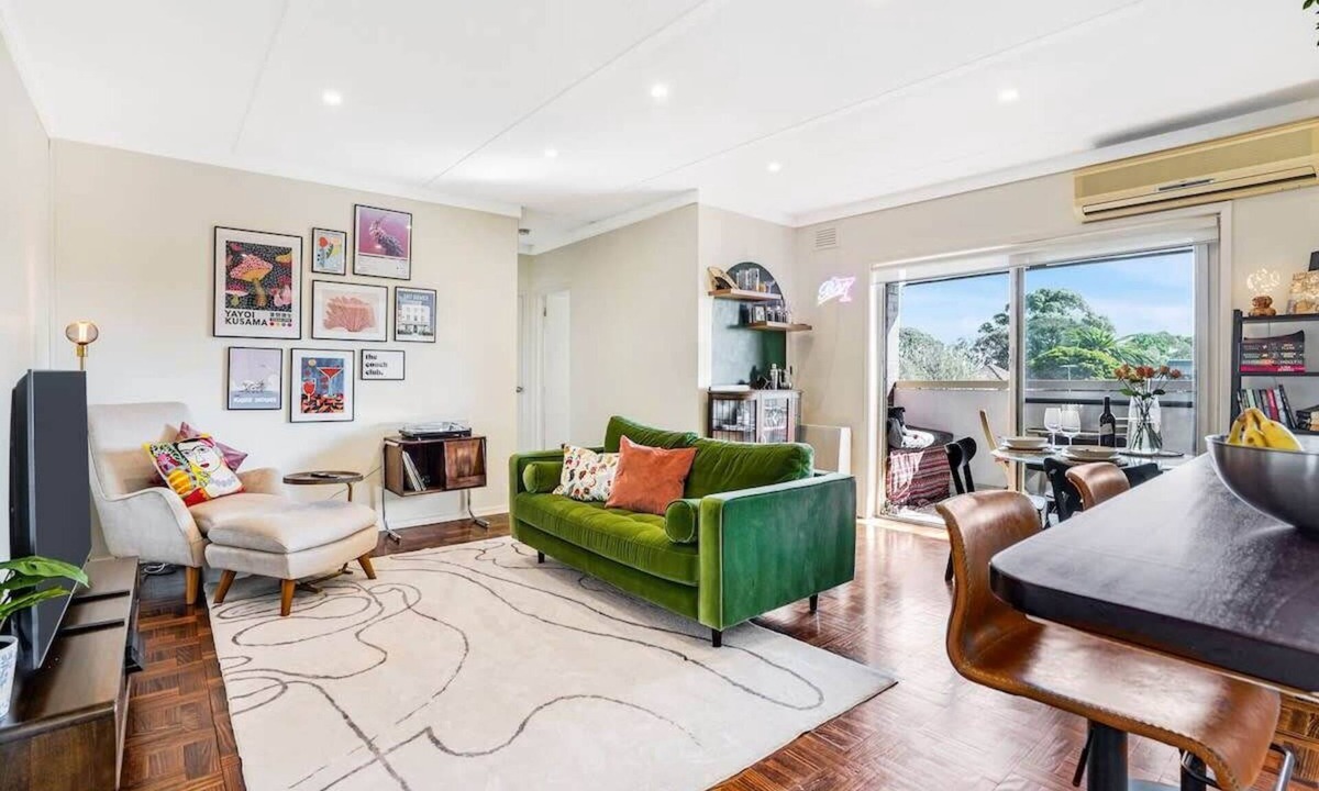 Balaclava Apartment | Balaclava Top Floor Apt with CitySkylineView & Parking