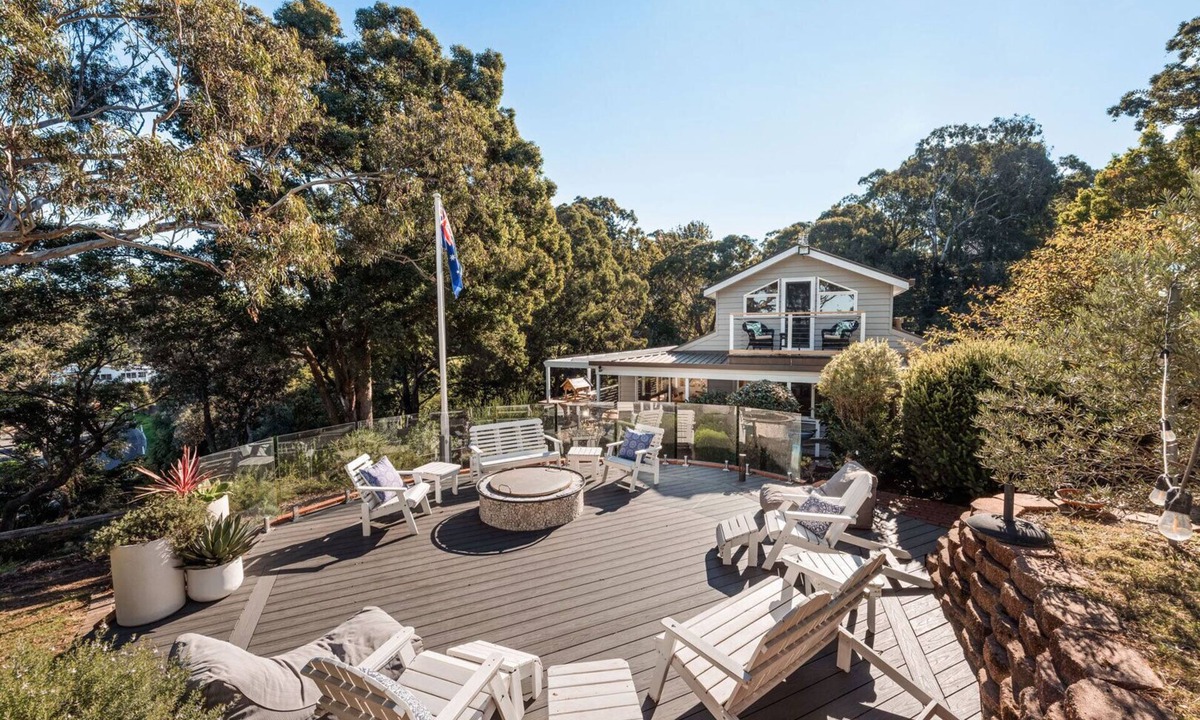 Metung House | Bancroft Haven: Nestled above the marina boasting views across Bancroft Bay
