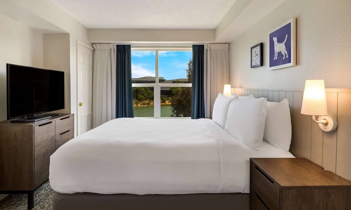 Oyster Point Hotel | Bay view Suite with Free Breakfast | Near San Francisco Airport
