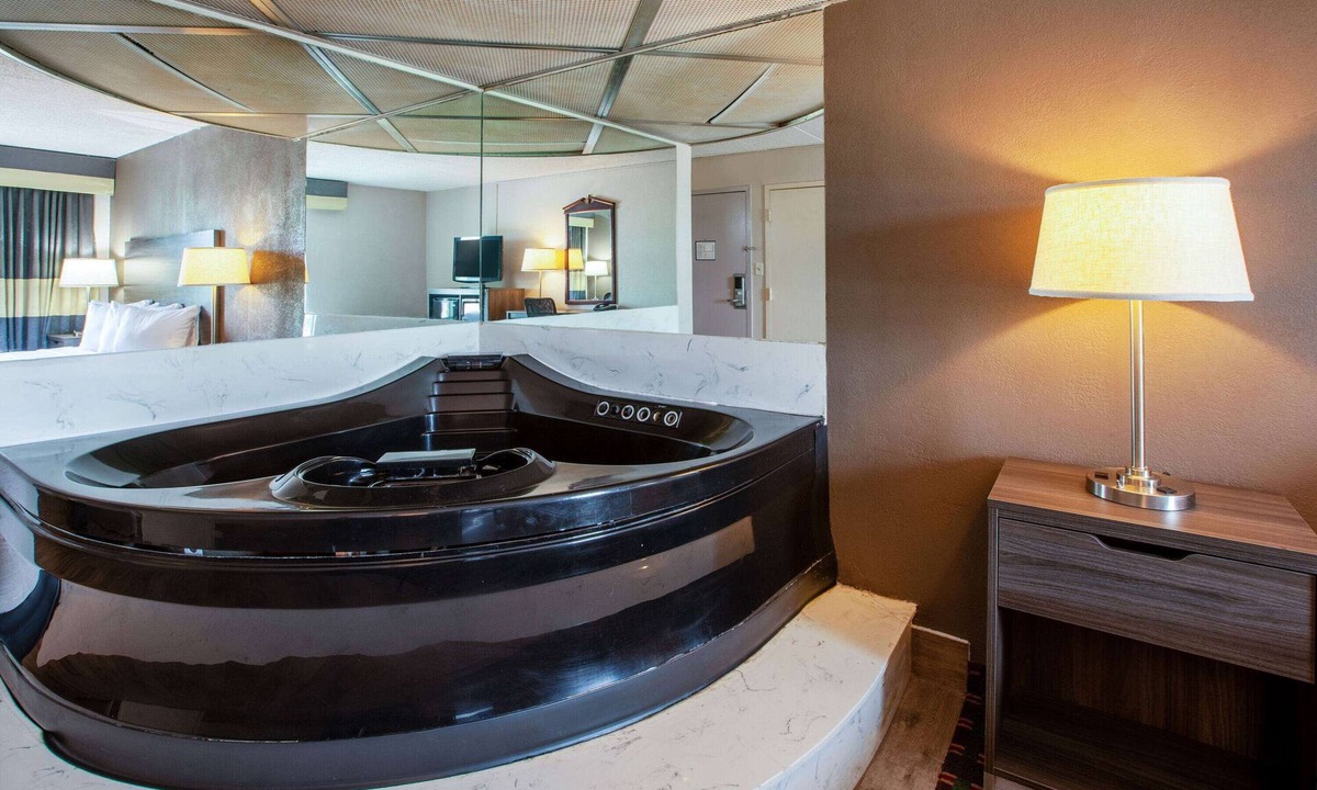 Northwood Hotel | Baymont by Wyndham Northwood